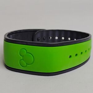 Disney Magic Bands Green "Eric" Mickey Mouse Park Admission Band ID Bracelet